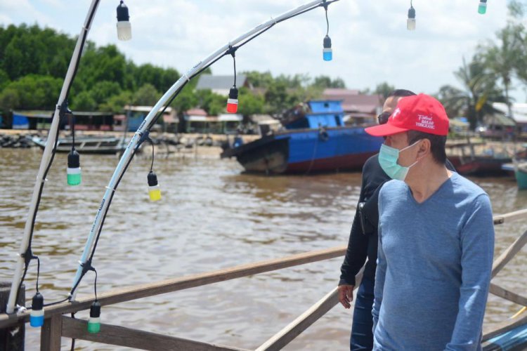 Gubernur Riau H Syamsuar mengunjungi lokasi wisata kuliner Kampung Nelayan di Kota Dumai.| Istimewa